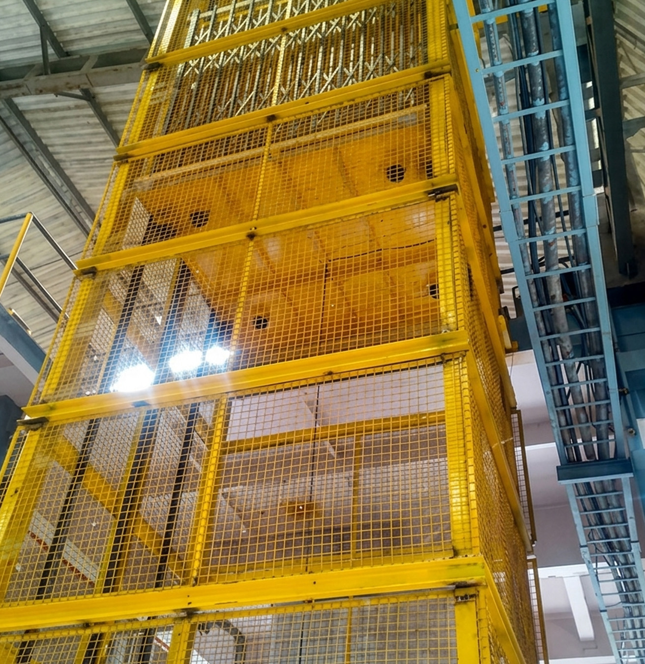 INDUSTRIAL LIFT / HOIST LIFT